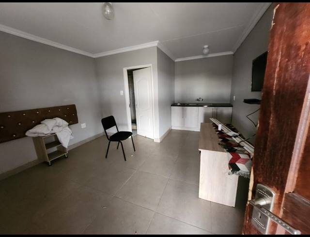 1 BEDROOM PROPERTY TO RENT IN DIEPKLOOF ZONE 4